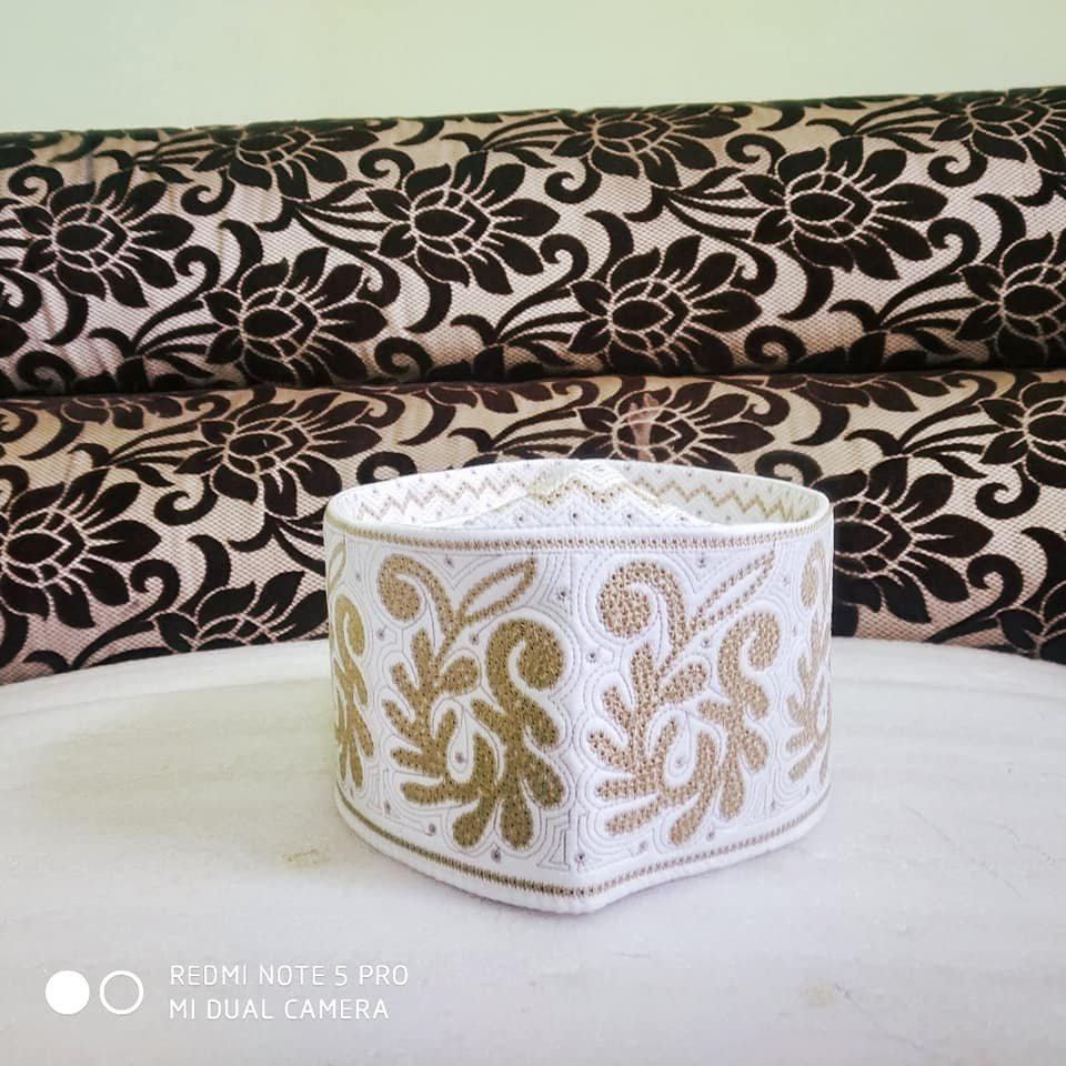 Barkati Topi White Golden New Flower 