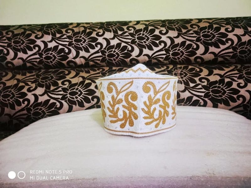 Barkati Topi White Yellow New Flower Design-2